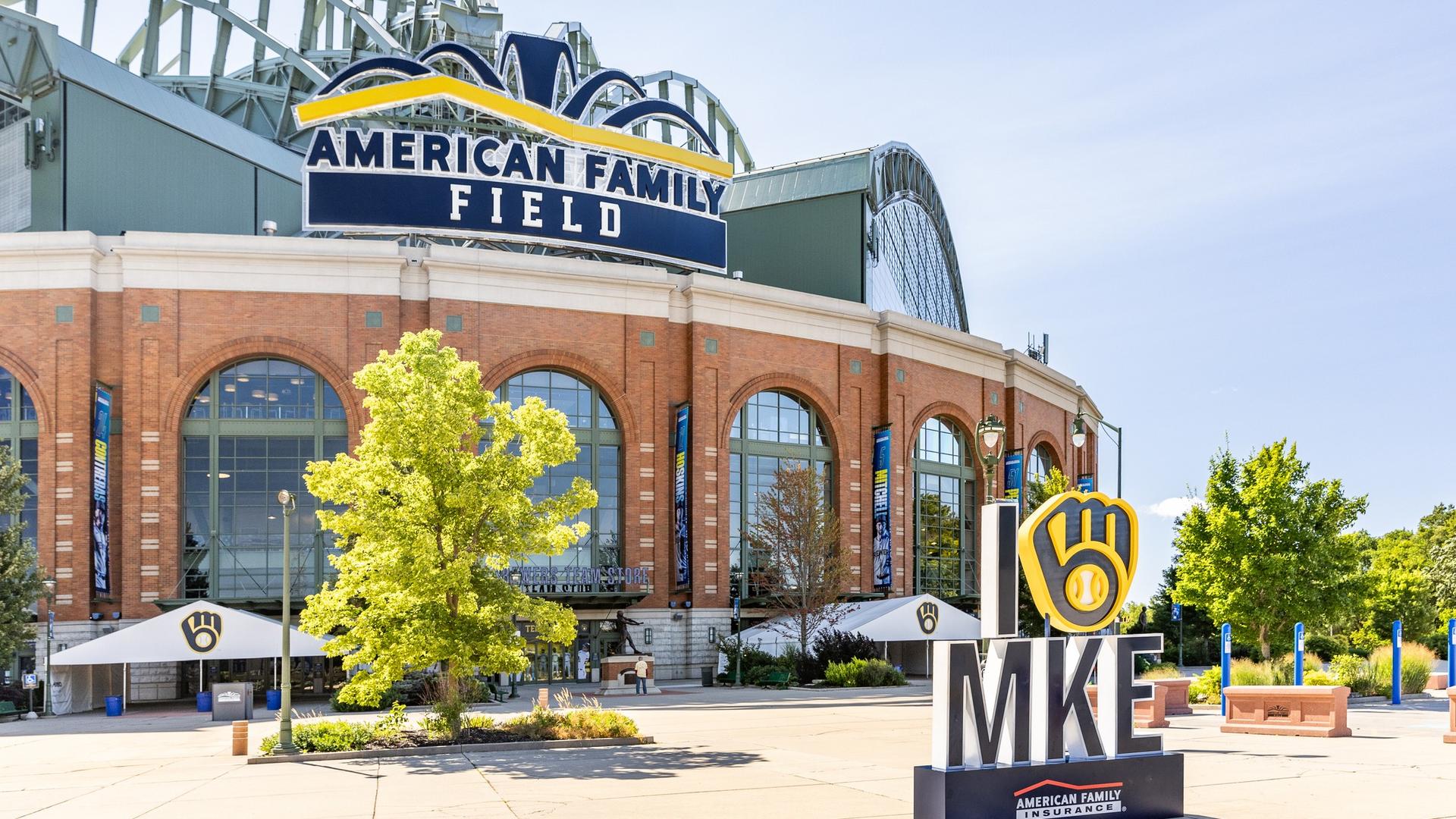 Brewers Battle Dodgers In NLSC Showdown